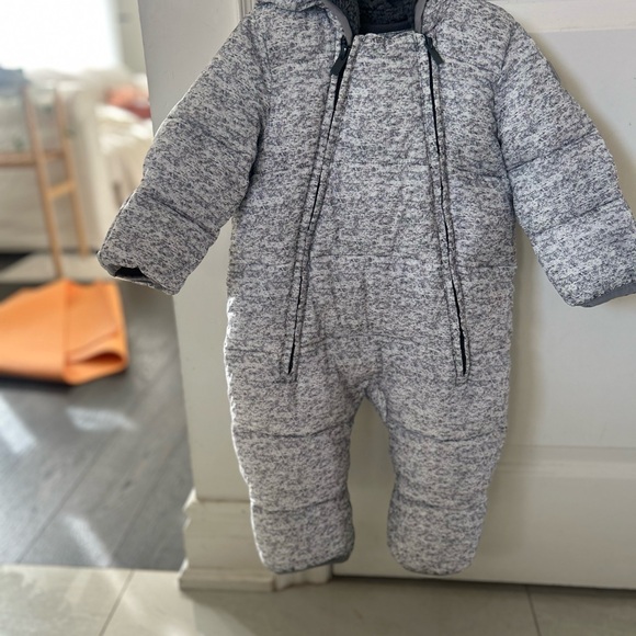 Baby Gap Snowsuit 6-12 months - Picture 3 of 3
